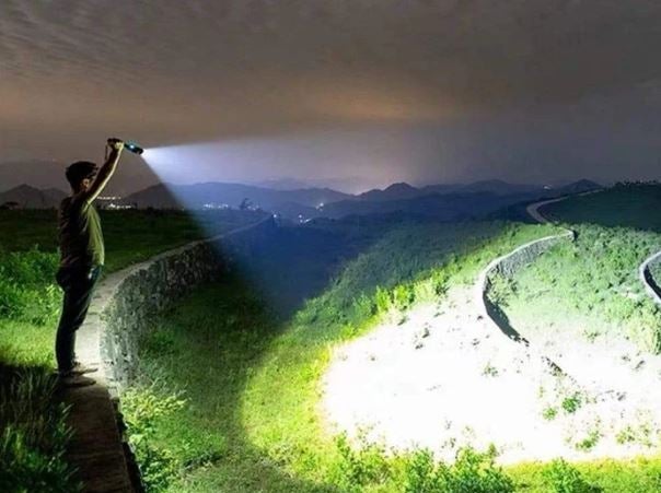 Super Lanterna Tática Zoom - A Mais Poderosa do Mundo - Imagem 3
